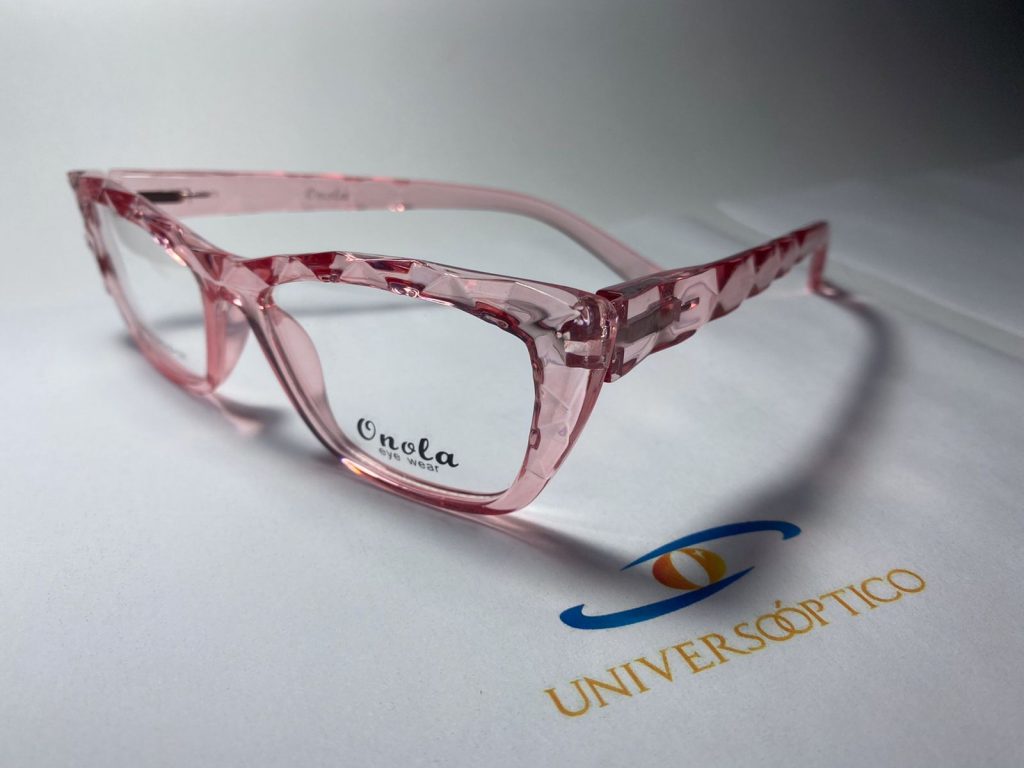 Armazón UP121, rosa translúcido de forma cuadrada y esquinas redondeadas.